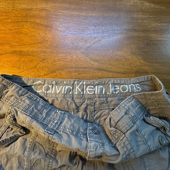 Calvin Klien Jeans, Cropped Cargo Pants Army Green SZ 16 - Picture 10 of 11